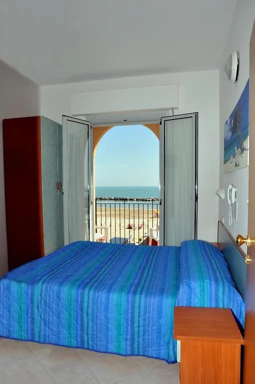 Hotel Holiday Beach Rimini 2*, Viserbella di Rimini