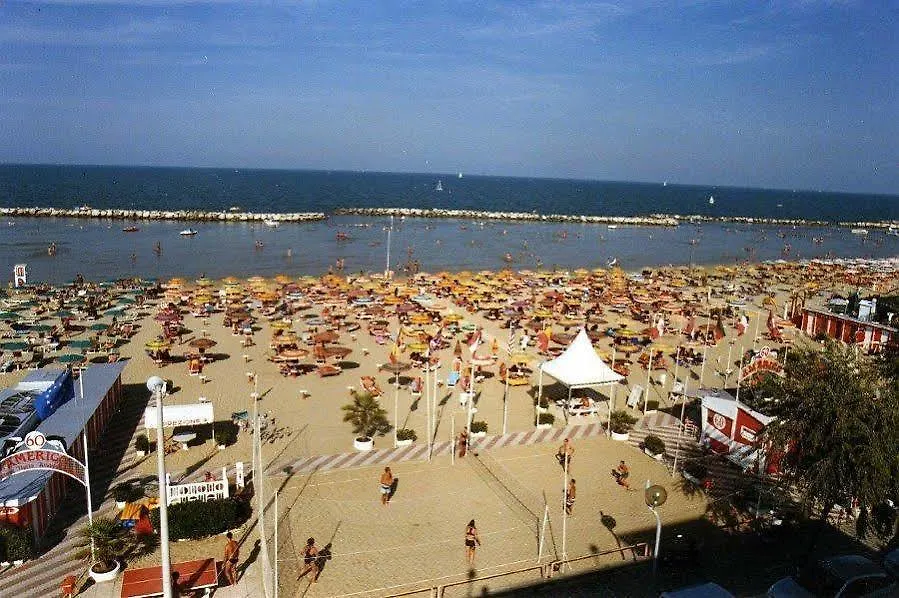 Hotel Holiday Beach Rimini